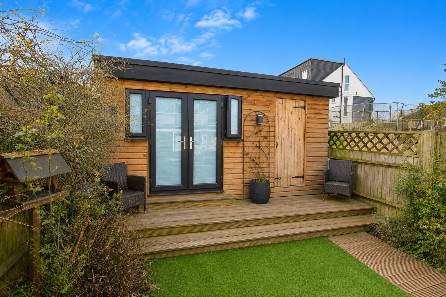 3 bed property in Cardinal Avenue, Morden